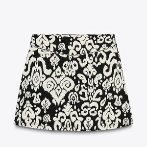 Zara Black and White Patterned Skirt xs